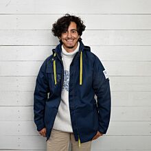 Scouternas Jacka på modell